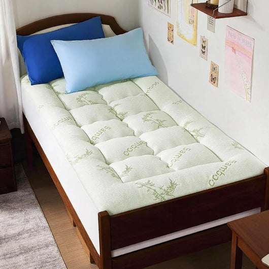 Surmatelas bambou sur lit en bois